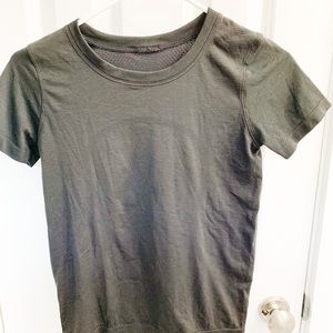 Lululemon black swiftly breathe short sleeve
